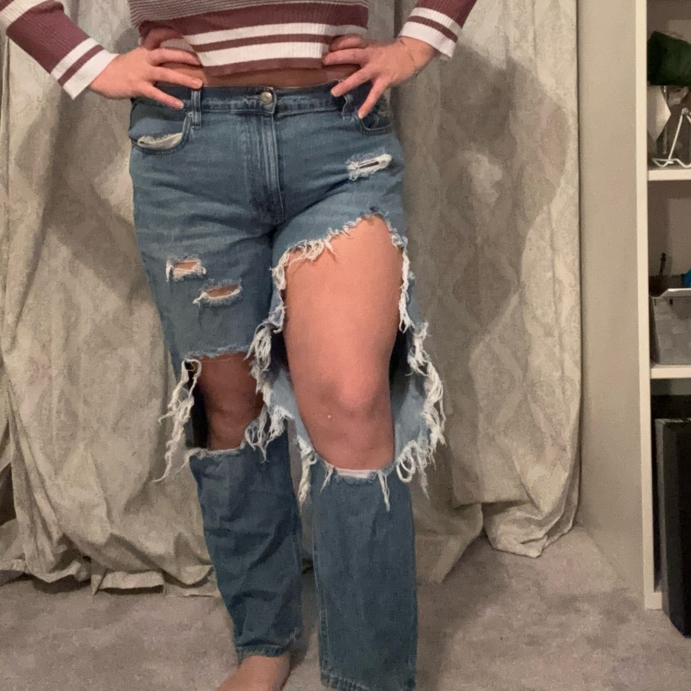 low rise 90s baggy jeans